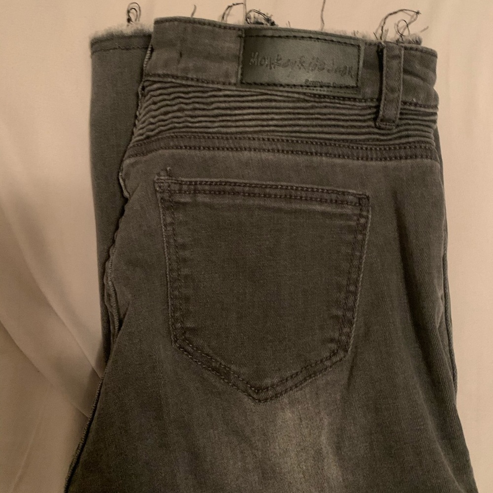 Fitted gray jeans
